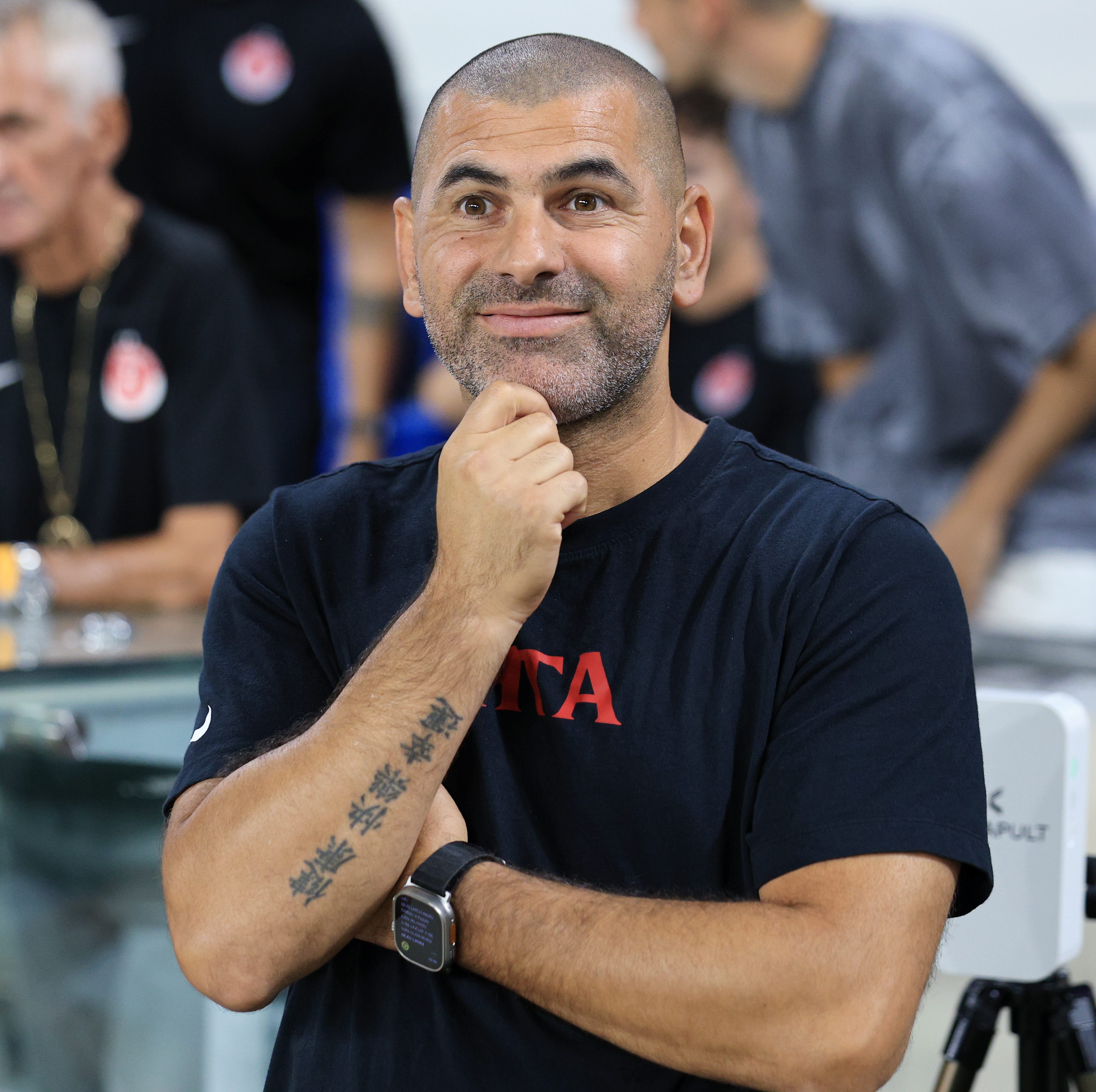 הפועל תל אביב מפתיעה עם רכישת צ'יקו: סיפור הצלחה חדש בכדורגל הישראלי